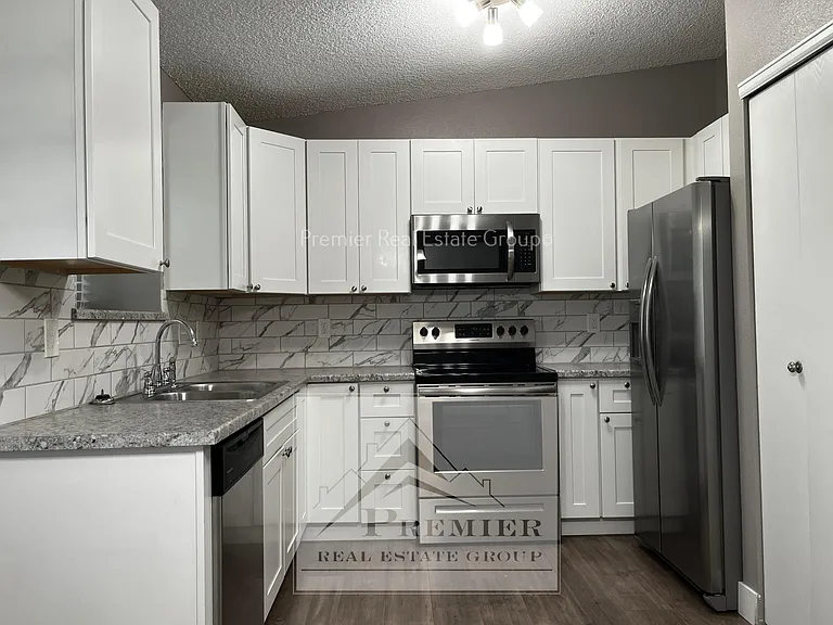 3466 Foxridge Dr — Photo 4
