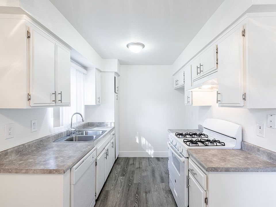 1st image of 700 W Avenue I #F73694954