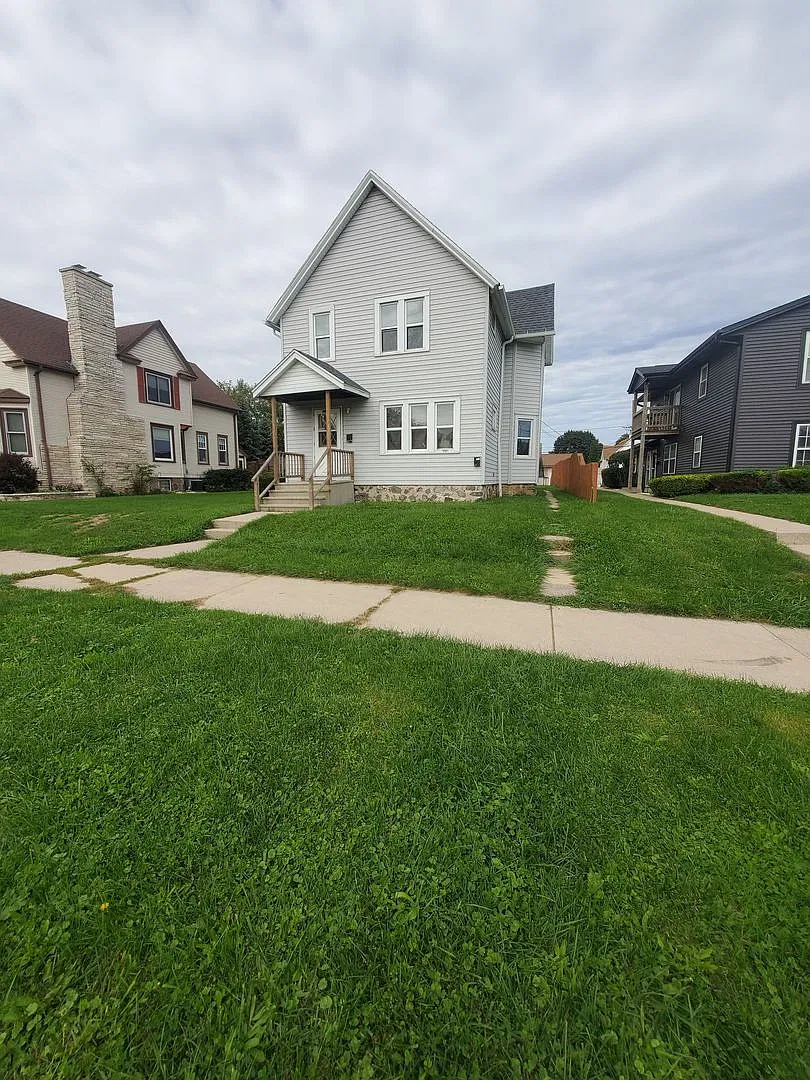 1216 Marquette Avenue-Duplex — Photo 1