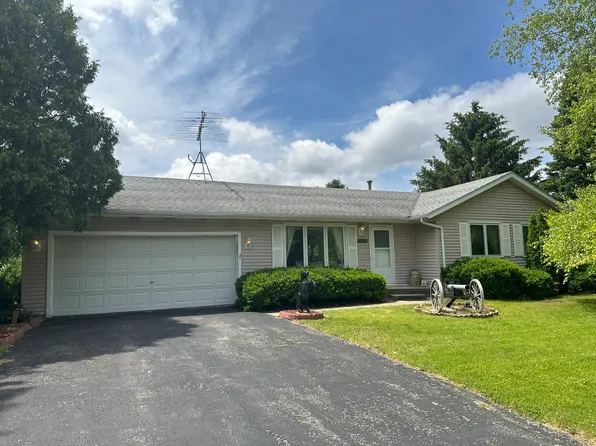 227 N Dogwood St, Cortland, IL 60112