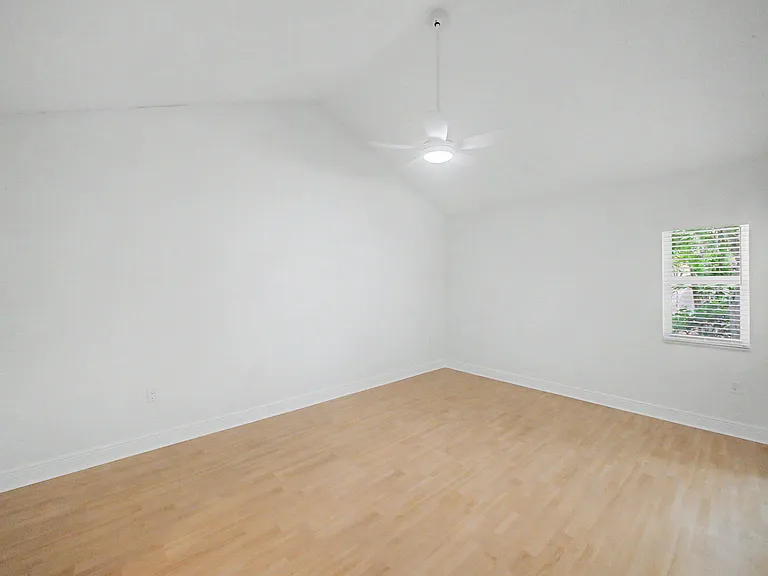 303 Leeward Dr — Photo 14