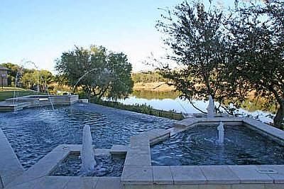 2nd image of 2812 Twin Coves Dr