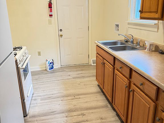 5th image of 52 W North St
