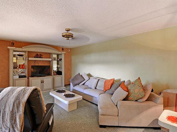 3rd image of 502 SE Castle Ct #B