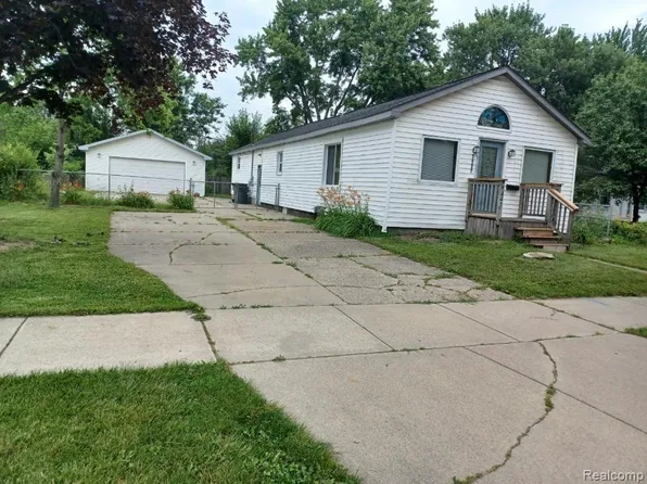 7227 Stephens Rd, Center Line, MI 48015