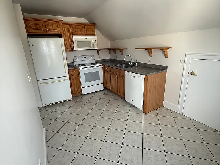 106 Osborne St #3 — Photo 2