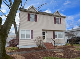 1415 Jefferson St, Lake In The Hills, IL 60156