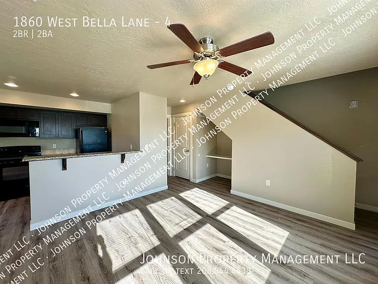 1860 W Bella Ln #4 — Photo 6