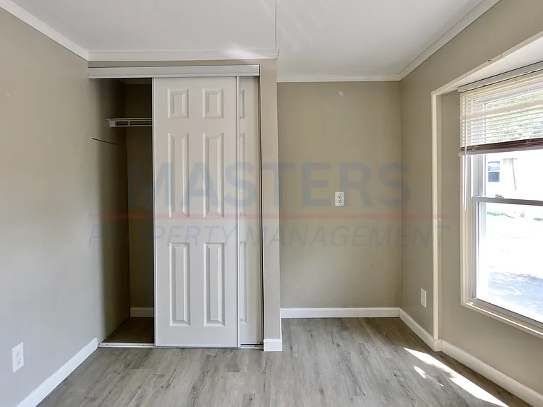 10635 Ford Rd — Photo 23