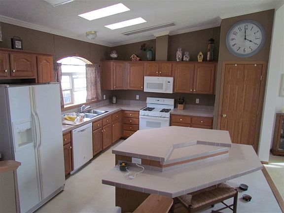 4th image of 8327 Hickory Tree Dr