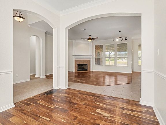 4th image of 4056 Running Brook Dr