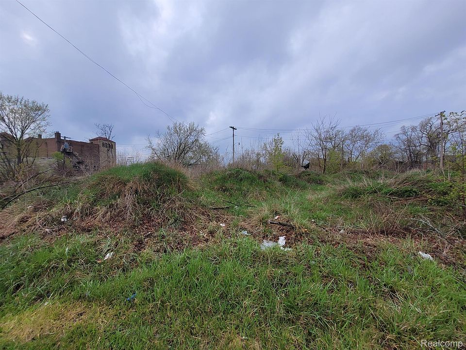 2nd image of 3332 Rochester St