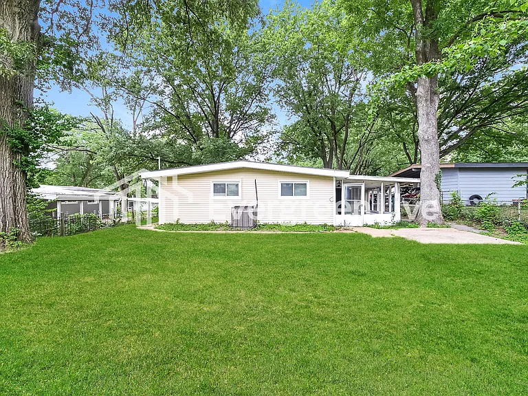 1040 Robinwood Dr — Photo 14