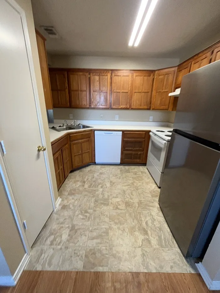 2 bed, 2.0 bath, 936 sqft, $1,275 — Photo 3