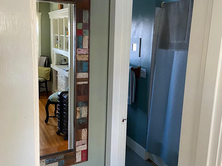 2400 Grant St — Photo 11