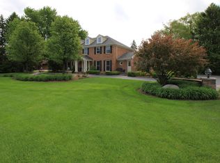 1320 Persimmon Dr, St Charles, IL 60174