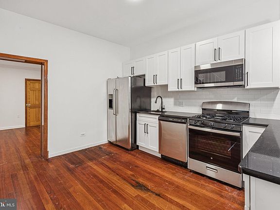 3rd image of 150 E Huntingdon St