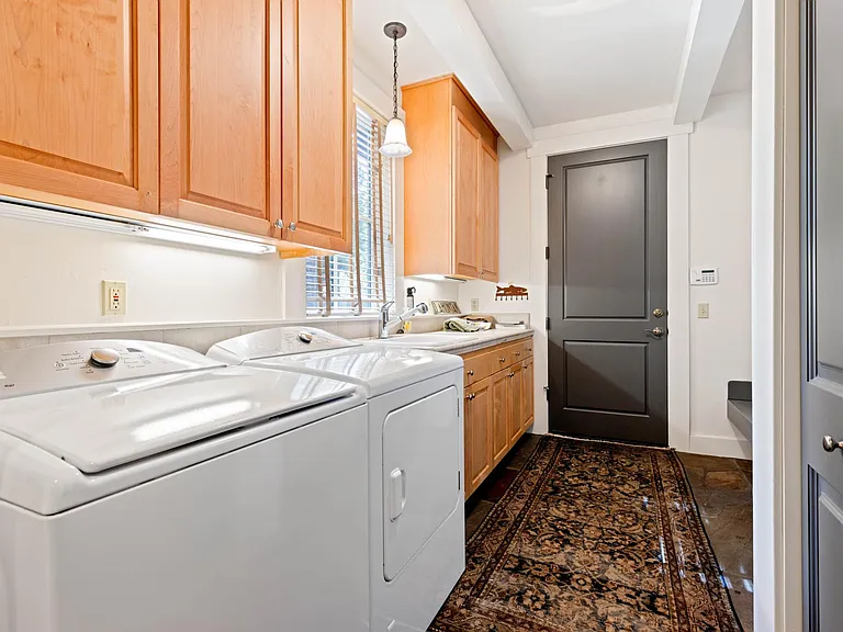 8450 Lahontan Dr — Photo 32