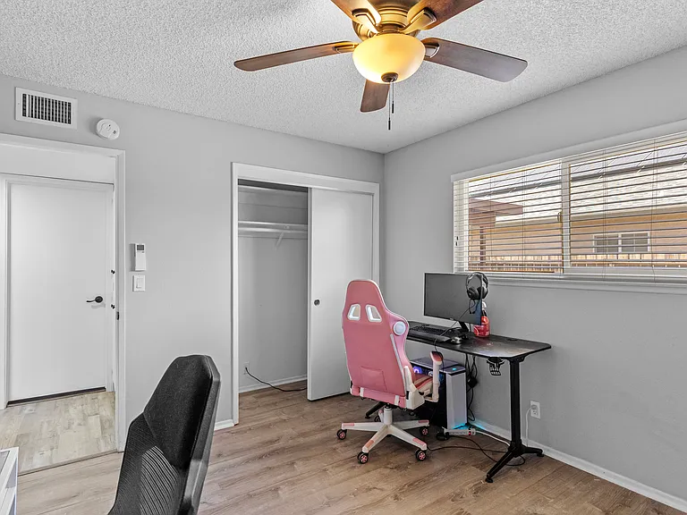 208 S Greenlawn St — Photo 24