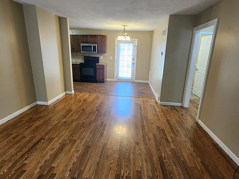 506 N Fern Ave — Photo 3