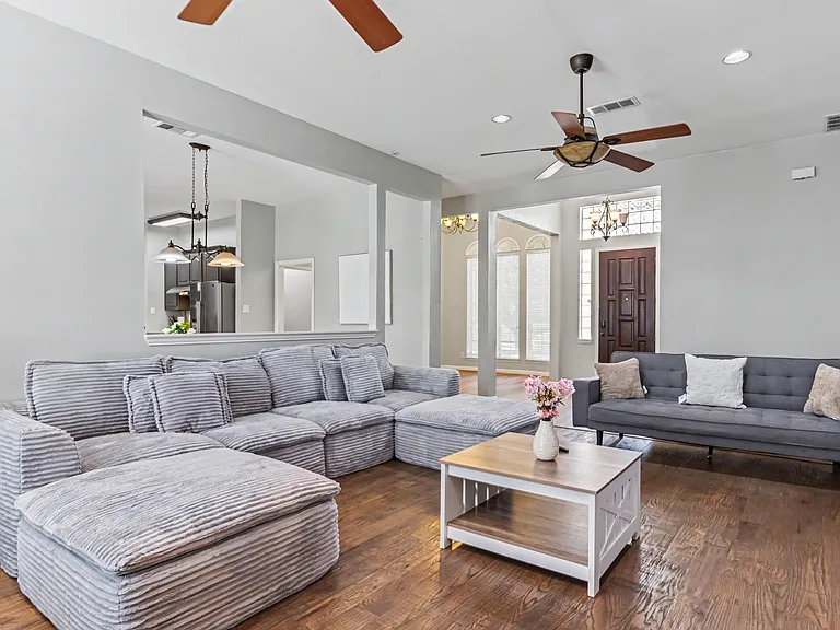 2451 Valley View Dr — Photo 31