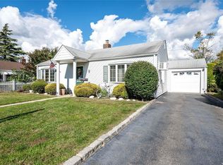 491 Rebecca Ln, Oceanside, NY 11572