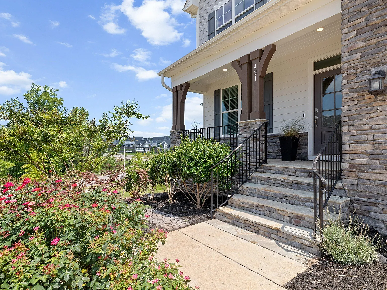 5 bed, 4.0 bath, 3517 sqft, $2,800 — Photo 2