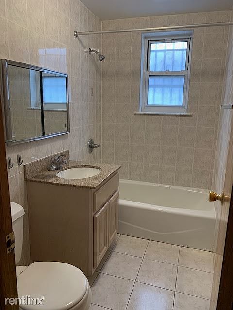 64 Bay Studio Room P5 Bathroom