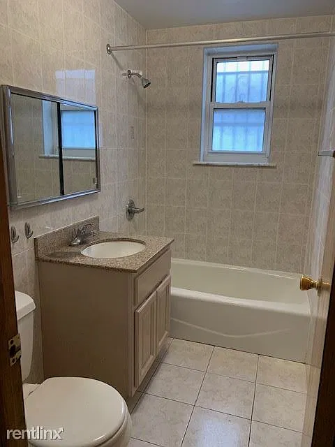 64 Bay Studio Room P5 Bathroom