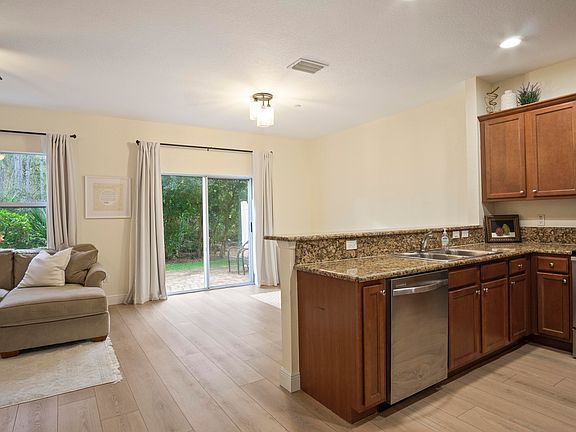 5th image of 192 SW Otter Run Place