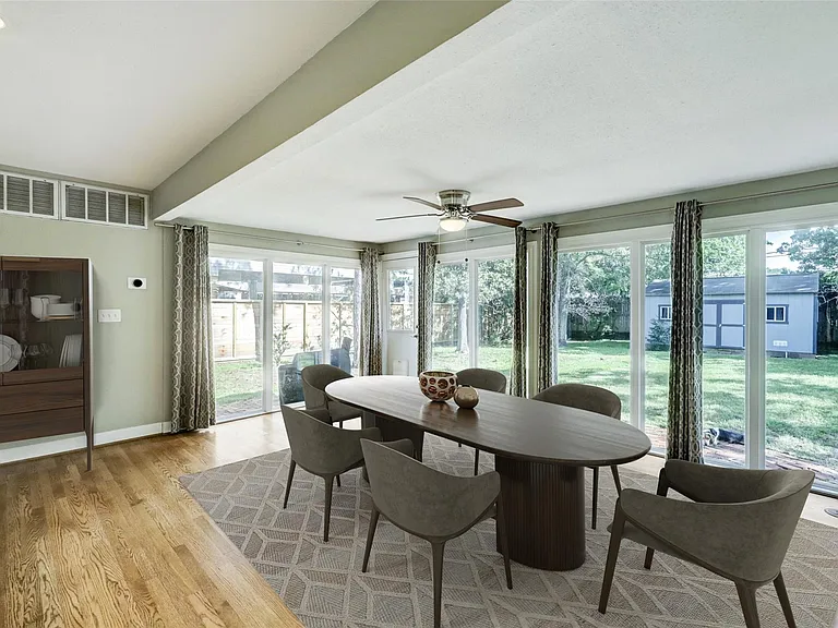 713 Sue Barnett Dr — Photo 3