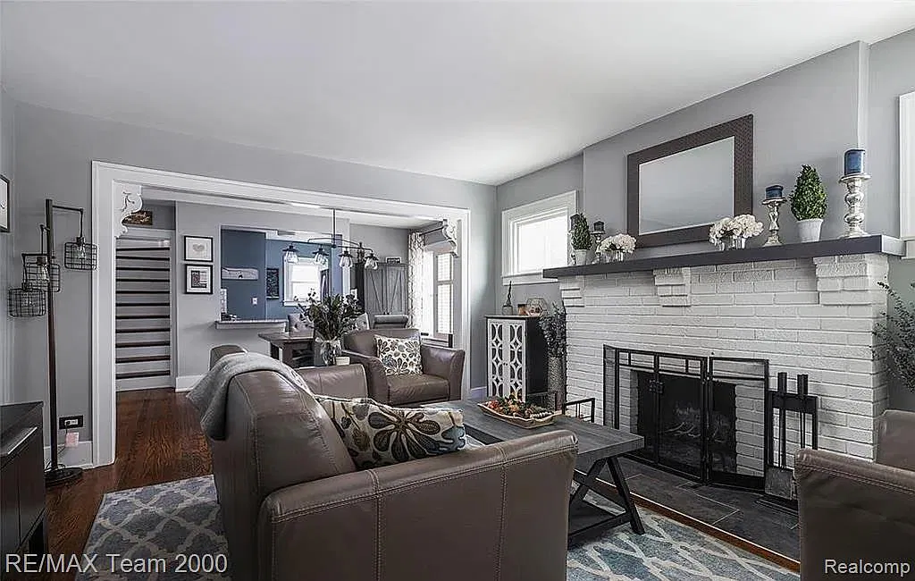 3 bed, 2.0 bath, 1850 sqft, $2,995 — Photo 4