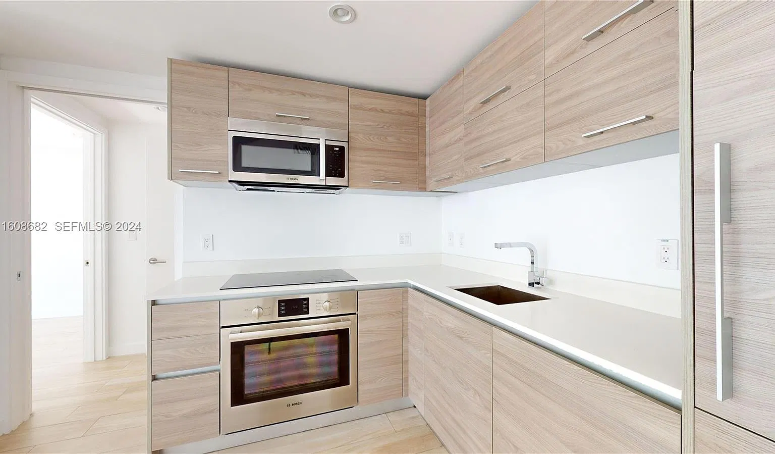 1 bed, 570 sqft, $3,400 — Photo 4