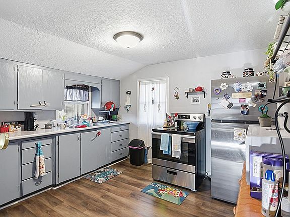 4th image of 301 Minnie St