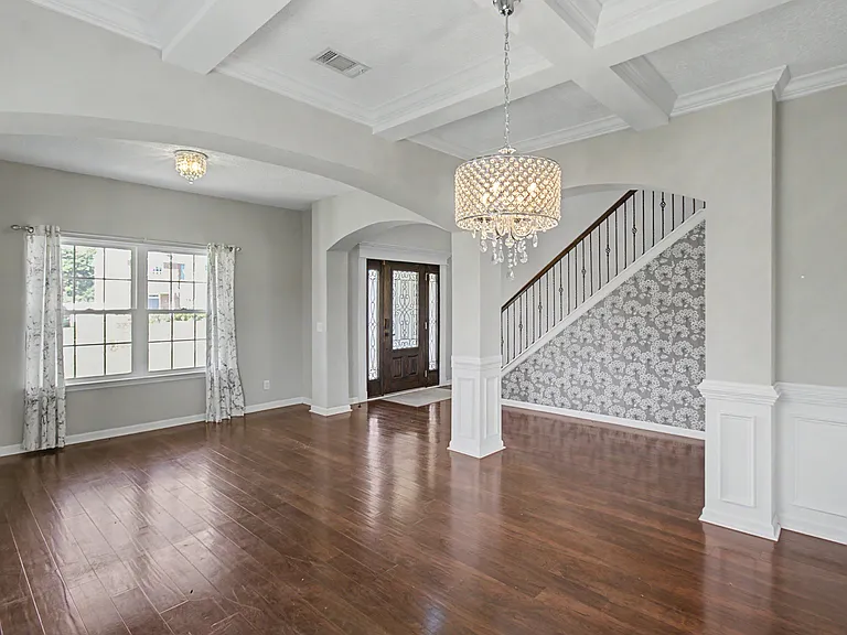 976 Oak Crest Dr — Photo 4