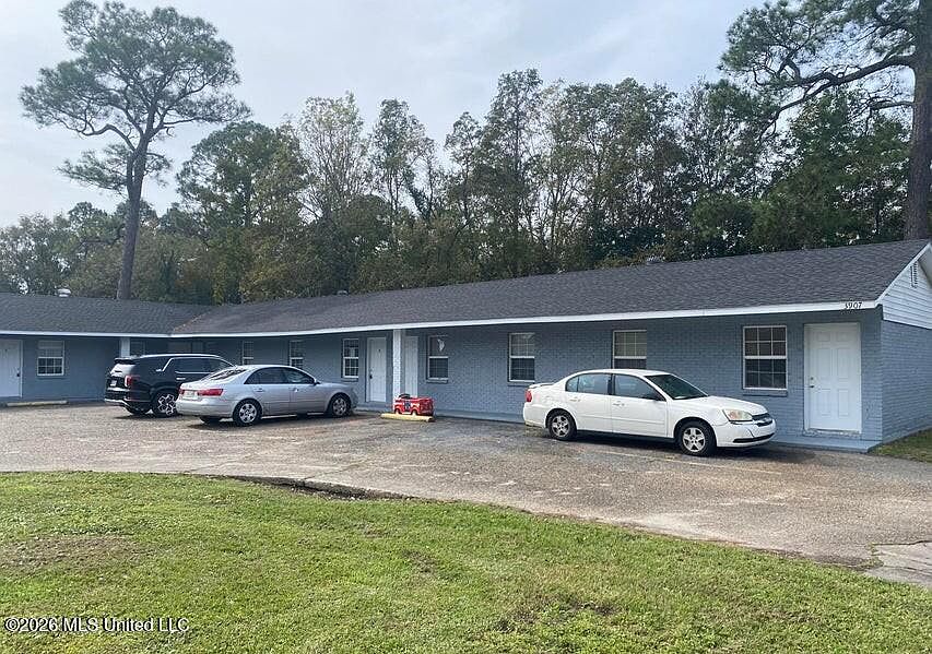 2nd image of 3907 Branch St