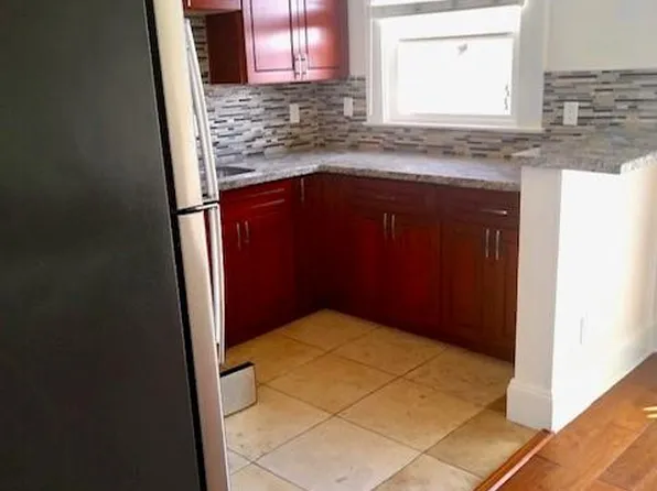 353 Grand Ave, Oakland, CA 94610