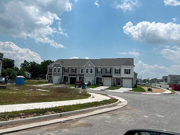 2nd image of 106 Copeley Cir