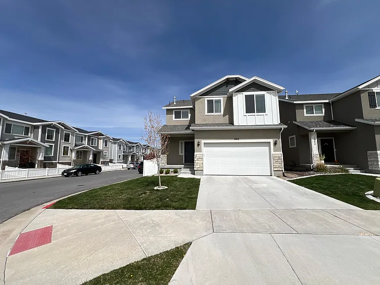 1062 W Coyote Gulch Way — Photo 1