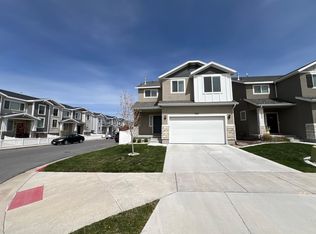 1062 W Coyote Gulch Way, Bluffdale, UT 84065