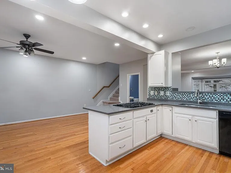 8648 Royal Worcester Ln — Photo 17