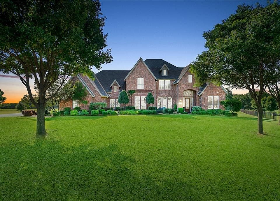 1st image of 200 Essex Ct