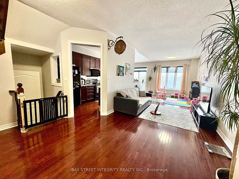 Richmond Hill Townhouse for rent - 4 Bedrooms — photo 2