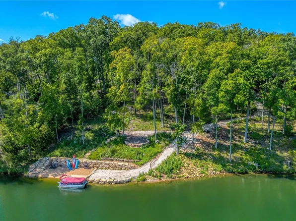 2458 Alpine Peak Dr, Innsbrook, MO 63390