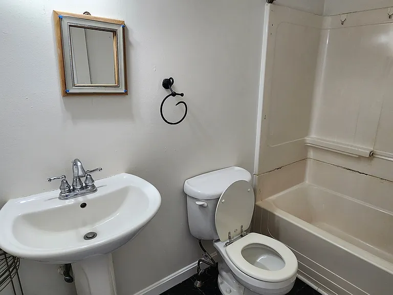 667 Saratoga St #2 — Photo 11
