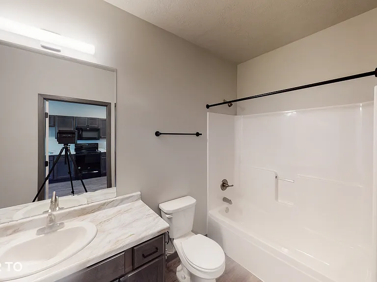 5800 Sunnybrook Plz — Photo 59