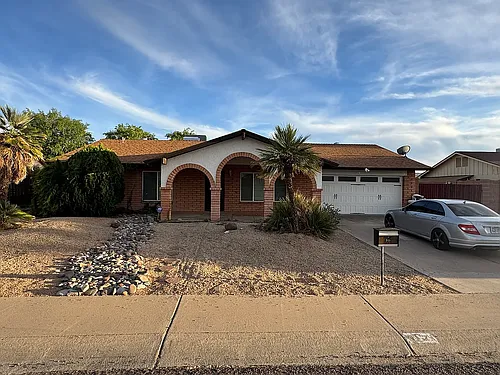 3121 W Anderson Dr Photo 1