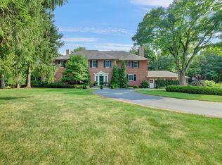 745 Barberry Ln, Lake Forest, IL