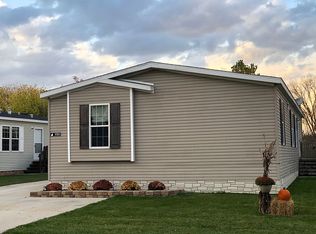 9769 Townsquare Blvd, Fenton, MI 48430