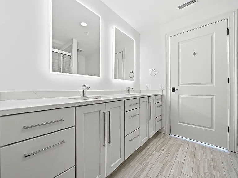 HUBBARD PARK PLACE — Photo 8